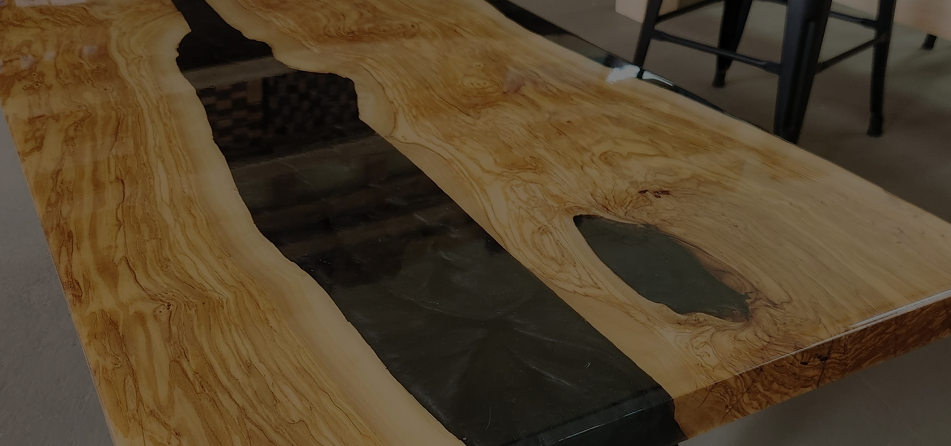 River table, black and light wood1623223002c02c7263-1